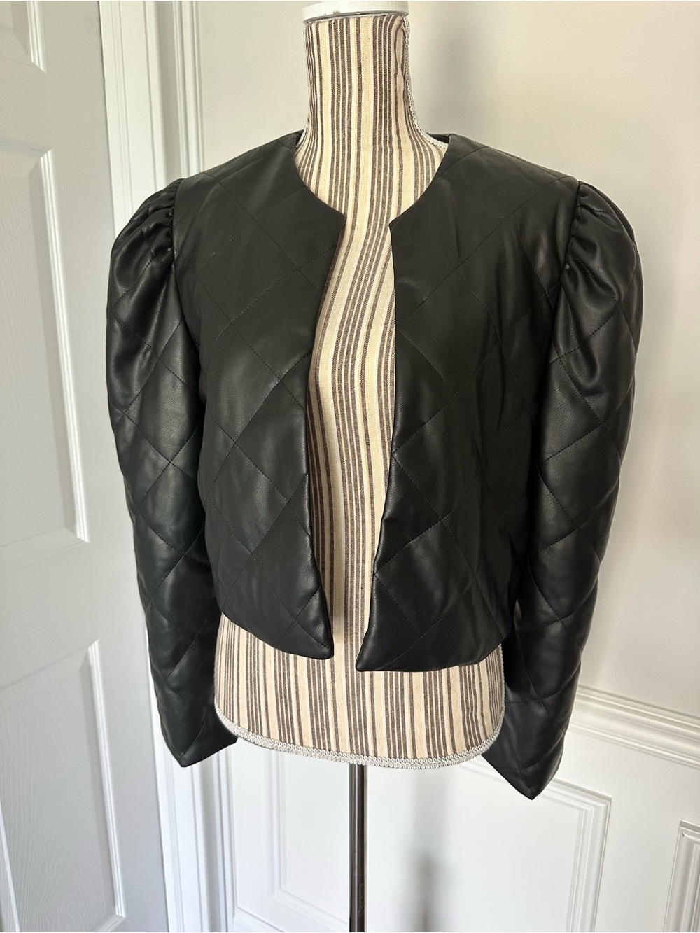 Dear John Black Quilted Faux Leather Puff Sleeve Cropped Jacket M